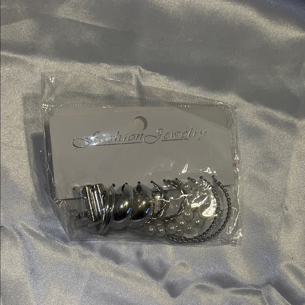 Silver and Pearl Earring Set 6peace